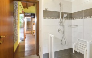 Douche, sèche-cheveux