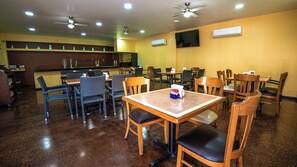 Desayuno bufé gratuito y diario