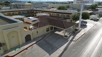 Vista frontal de la propiedad