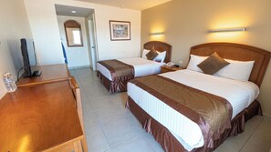 Economy-huone, 2 keskisuurta parisänkyä, tupakointi kielletty | Tallelokero huoneessa, työpöytä