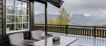 Amazing home in Stranda with jacuzzi