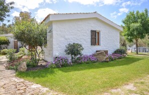Property grounds - Beach front home in Solanas, Sinnai with WiFi (Solanas, Sinnai)