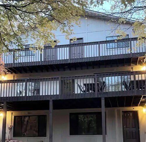 Swan Creek Haven - pickleball court!  2mi from Marina!  
7 bed 4 bath sleep 32