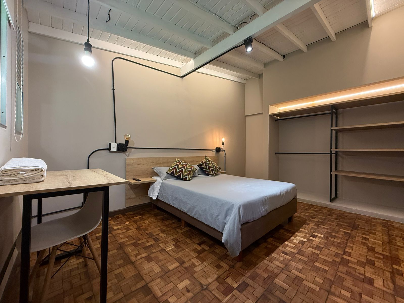 Economy Apartment (FRN104) | Desk, free WiFi