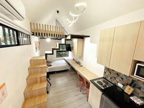 Standard Apartment (FRN109) | Desk, free WiFi - Frontera by Roots Rentals (Medellín)