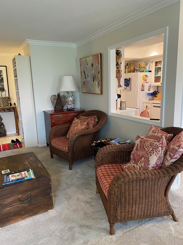 Interior - Charbonneau 2bed/bath Condo available for 6 -12 month rental (Wilsonville)