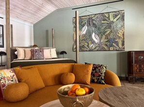 1 bedroom, desk, WiFi, bed sheets