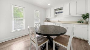 Dining - Picturesque Lakeside Luxury: Perfect Lush Getaway (Hampton)