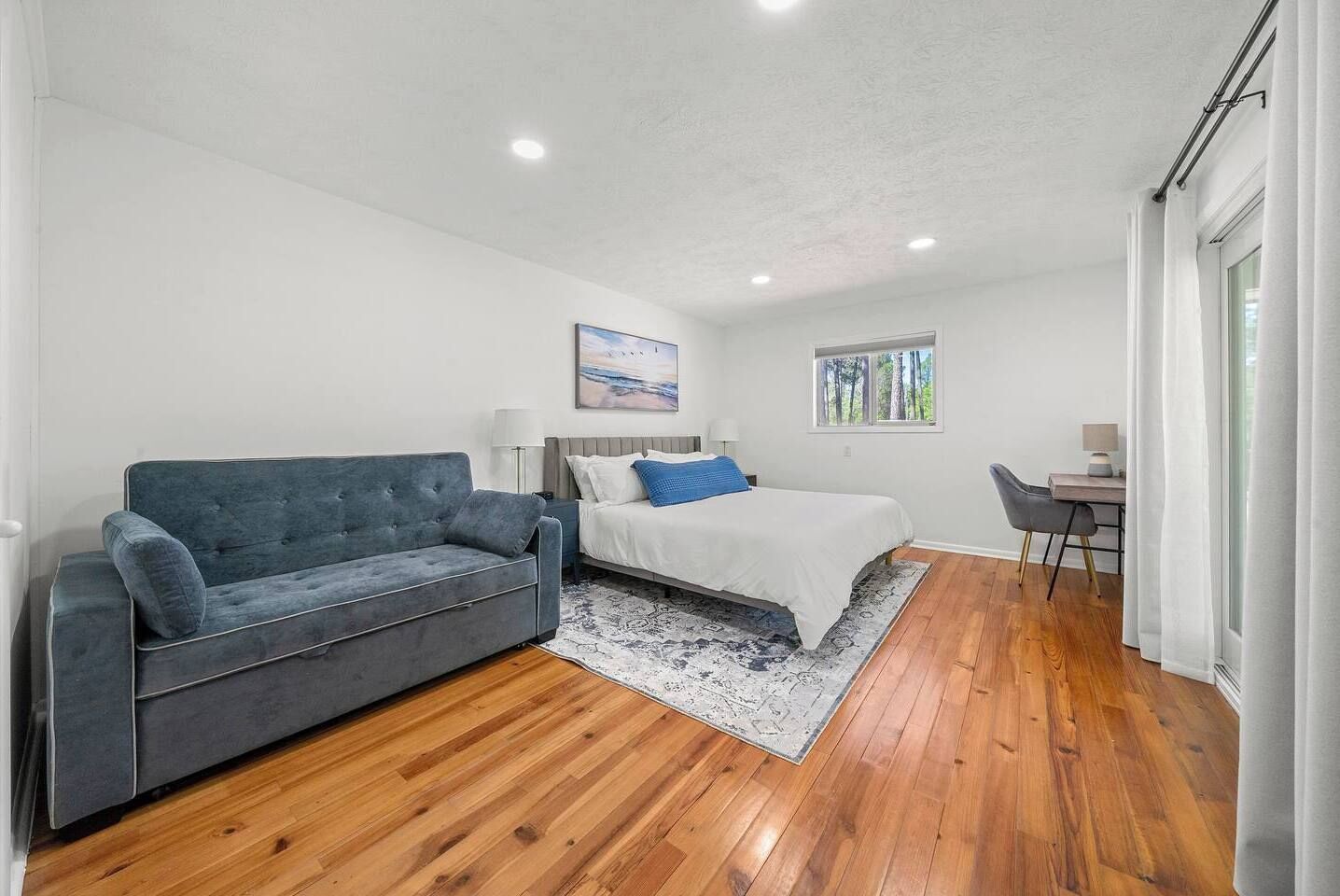 2 bedrooms, desk, travel crib, free WiFi