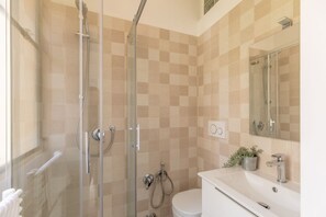 Dusche, Haartrockner, Bidet