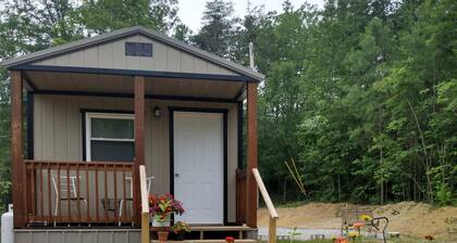 Cozy cabin in the mountains with hiking trails and gorgeous waterfalls close by!
