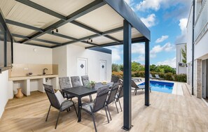 Outdoor dining - Nice home in Fazana with sauna (Fazana)