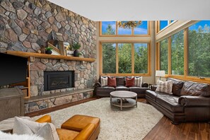 Smart TV, fireplace, DVD player, table tennis