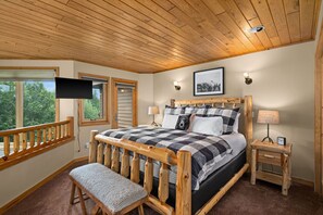 4 bedrooms, desk, iron/ironing board, travel cot