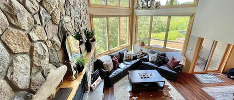 Smart TV, fireplace, DVD player, ping pong