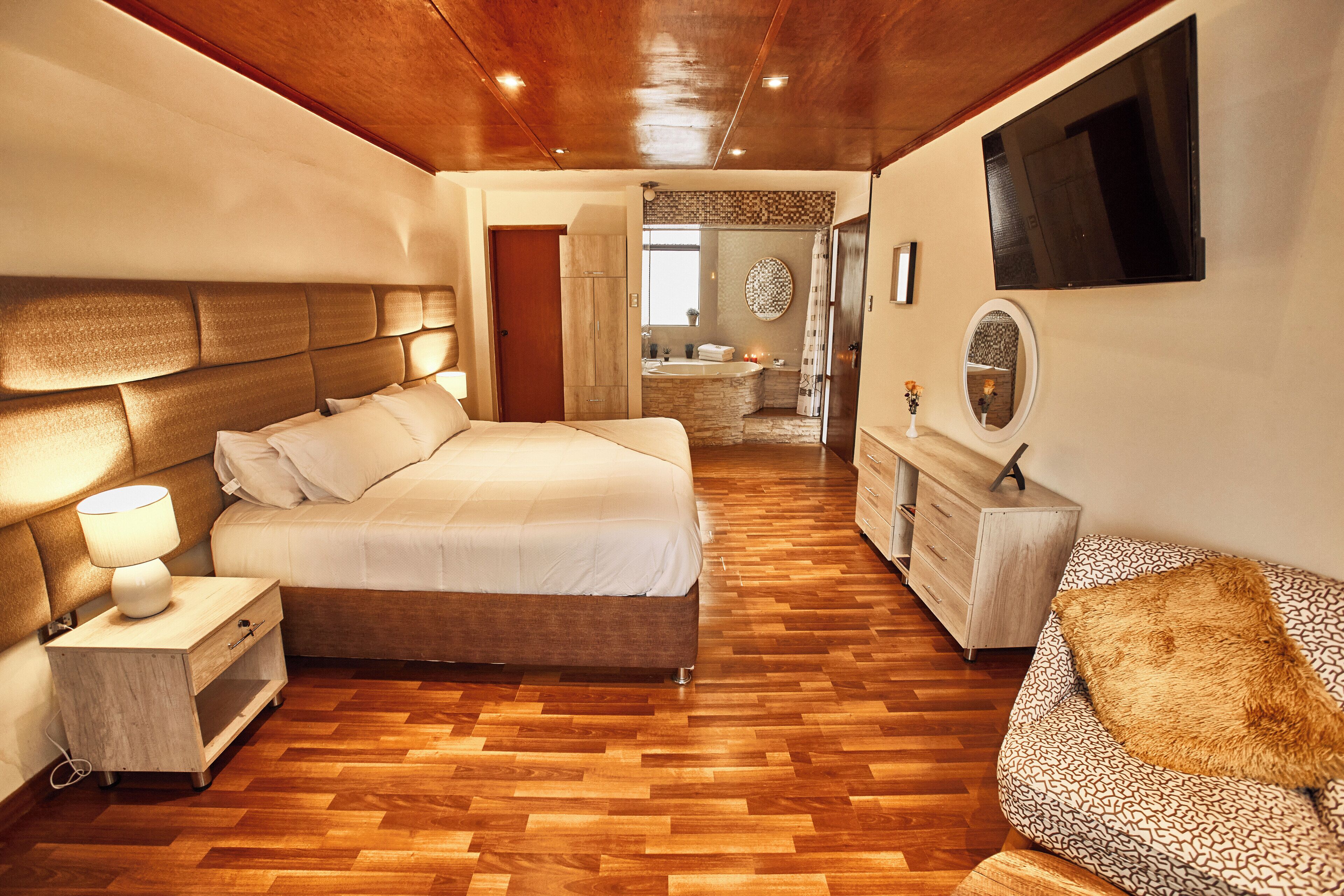 Suite estudio junior, 1 cama King size | Escritorio, insonorización, wifi gratis y ropa de cama 