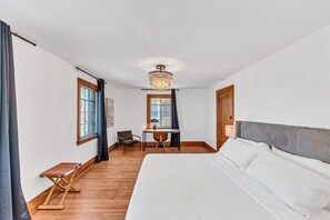 3 chambres, fer et planche à repasser, lit de bébé portatif, Wi-Fi