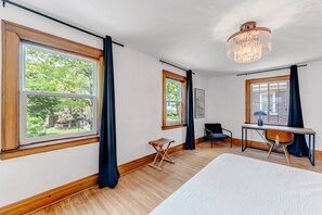 3 habitaciones, tabla de planchar con plancha, cuna de viaje y wifi