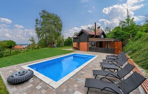 A heated pool - Nice home in Bakovcica with sauna (Bakovcica)