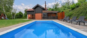 Nice home in Bakovcica with sauna