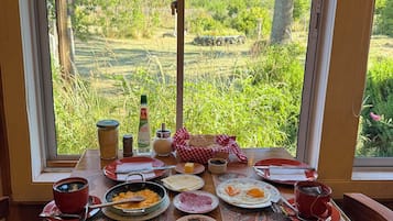 Free daily continental breakfast