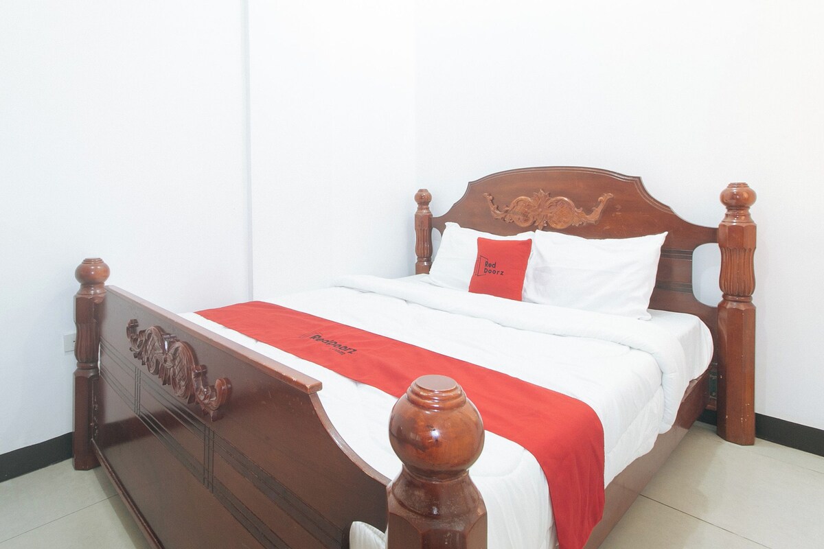 RedDoorz Twin Room