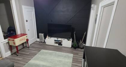 Cozy private apartment near train and Manhattan