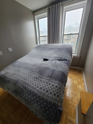 1 habitación, tabla de planchar con plancha, wifi y ropa de cama