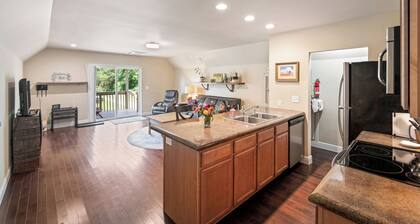 Apartment on the Knoll with private pool