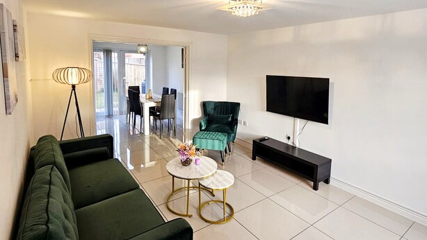 Luxury Apartment | Living area - Stay Sleep Rest - Brockwell Park (Hull)