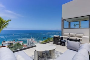 Terrace/patio - Beautiful condo in delightful Puerto Vallarta with pool, wifi & terrace views! (Puerto Vallarta)