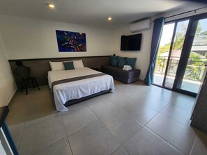 Deluxe Studio, Pool View | Premium bedding, memory foam beds, in-room safe, blackout drapes - Oasis-Dream Holidays - La Petite France (San Bernardino)