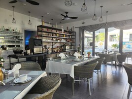 Ilmainen päivittäinen buffetaamiainen