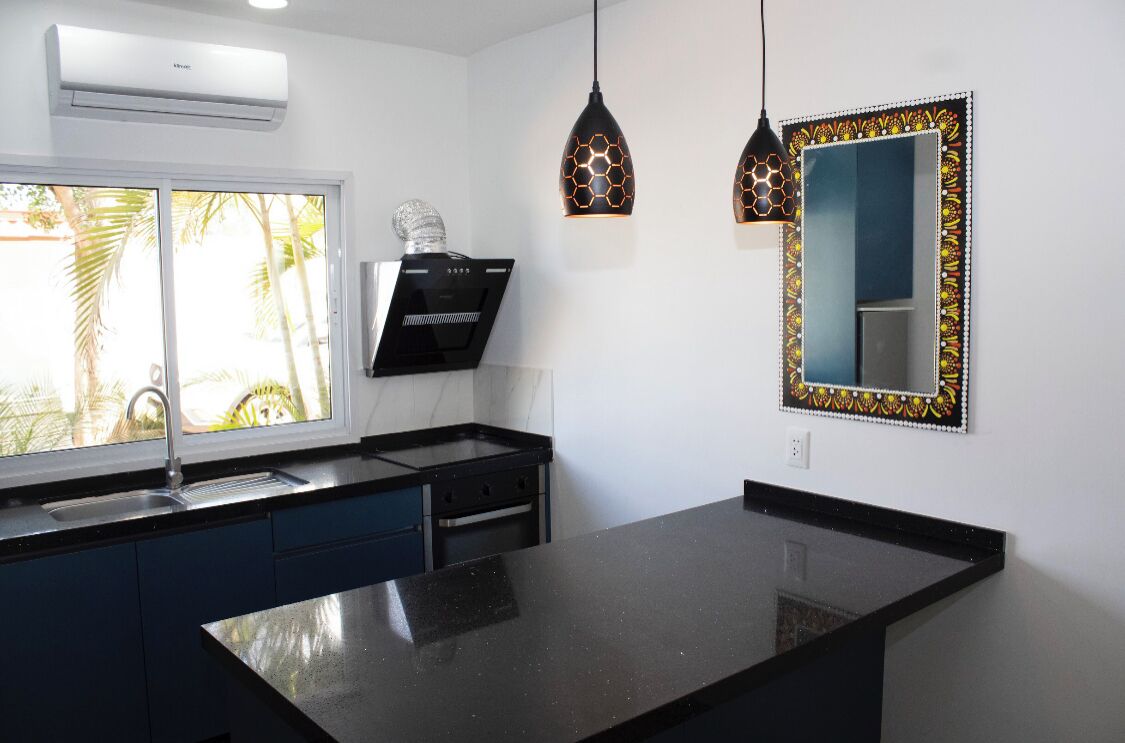 Frigobar, placa de cocina, cafetera/tetera, tetera/pava eléctrica