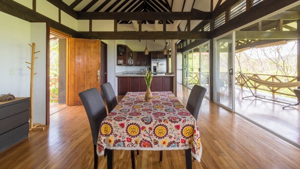 Panoramic Tree House | Living area - SkyCloud Bungalows (Tamarindo)