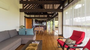 Panoramic Tree House | Living area - SkyCloud Bungalows (Tamarindo)