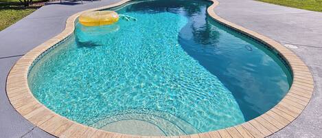 Een verwarmd zwembad