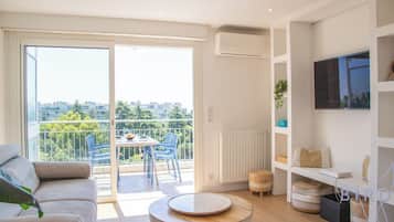 Télévision, table de tennis de table