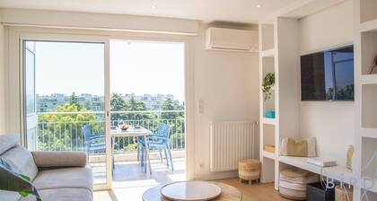 JOLI STUDIO AVEC VUE MER A/C, PISCINE, TENNIS