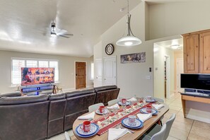 Dining - Hike, Golf & Ski: Family Home in South Jordan (South Jordan)