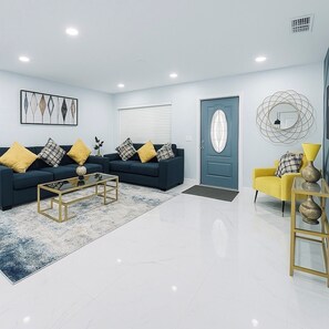 Living area - Countryside Retreat! (Riverview)