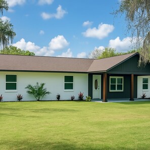 Exterior - Countryside Retreat! (Riverview)