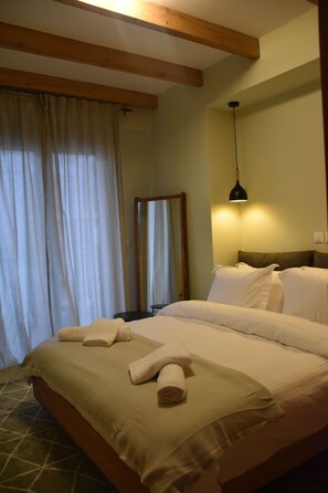 2 bedrooms, desk, iron/ironing board, travel cot - In the most beautiful area of Thessaloniki, in Aretsou Kalamaria . 1G Internet. (Kalamaria)