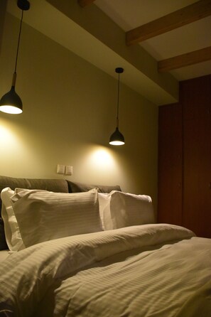 2 bedrooms, desk, iron/ironing board, travel cot - In the most beautiful area of Thessaloniki, in Aretsou Kalamaria . 1G Internet. (Kalamaria)