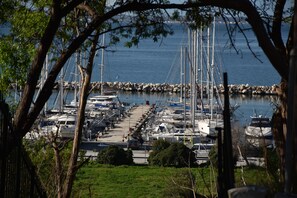 Marina - In the most beautiful area of Thessaloniki, in Aretsou Kalamaria . 1G Internet. (Kalamaria)