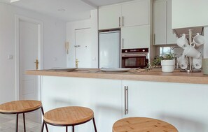 Fridge, stovetop, dishwasher - 1 bedroom cozy apartment in Marbella (Marbella)