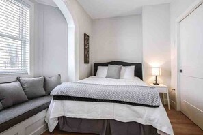 1 habitación, tabla de planchar con plancha, wifi y ropa de cama 
