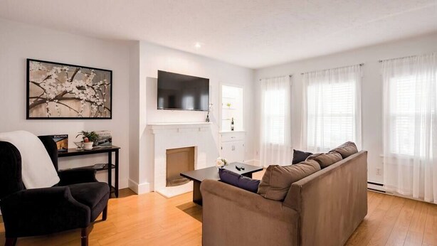 Living area - Downtown South end central suite (Halifax)