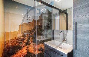 Shower - 2 bedroom awesome home in Voorthuizen (Voorthuizen)
