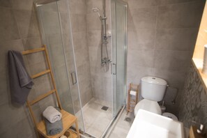 تجهيزات دش، مجففات شعر، مناشف